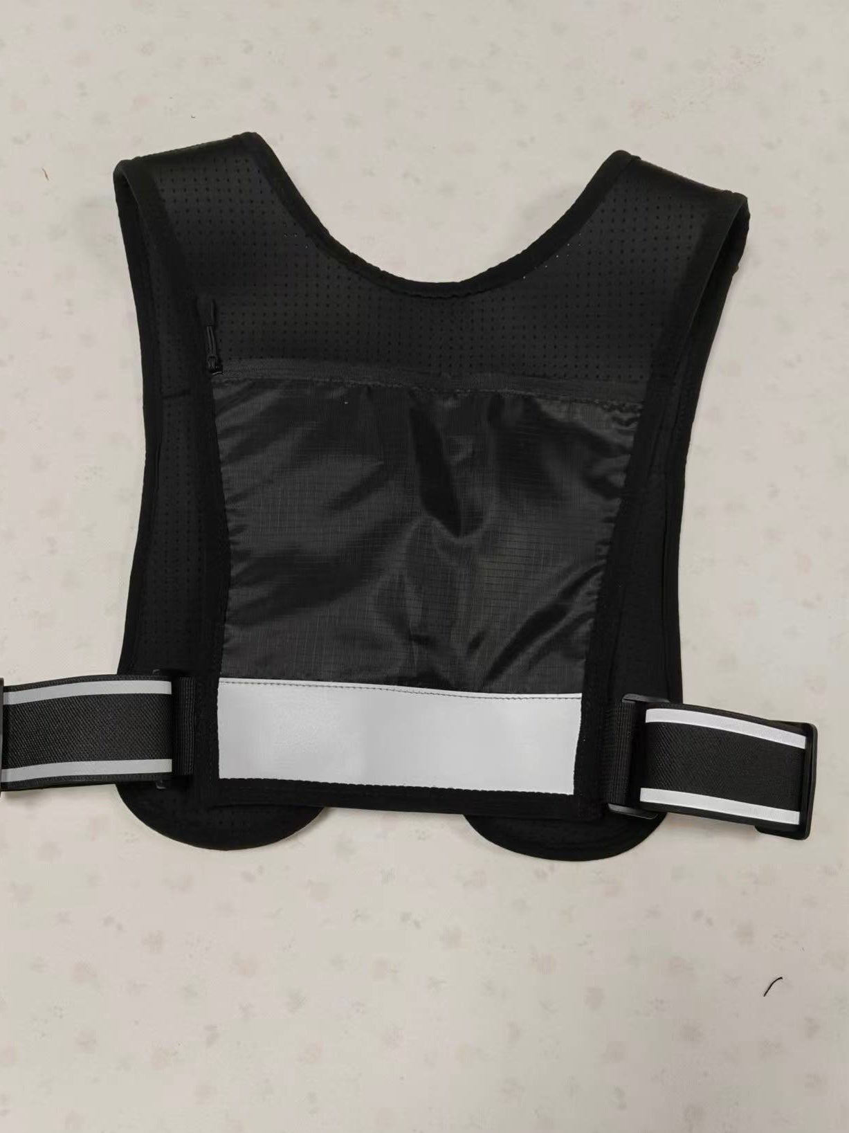 Gilet de trails "Elan Volcanique" avec gourde, sifflet et LED